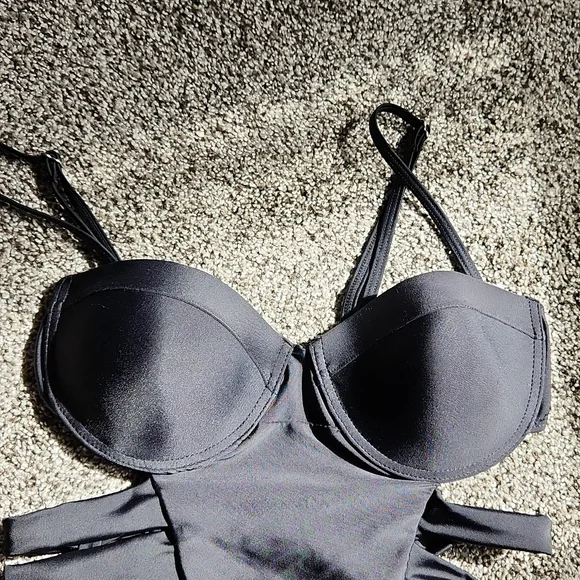 Sexy swimsuit - Picture 4 of 5